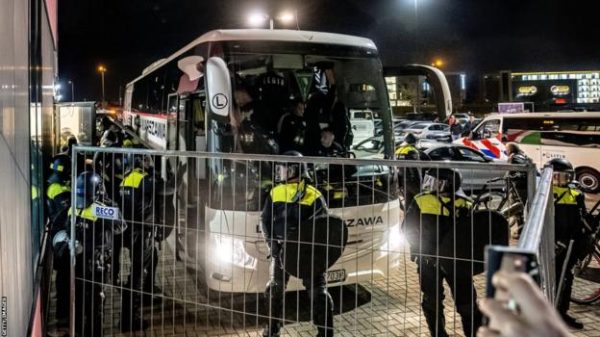 Luftë deklaratash për ngjarjet në Alkmaar, futbollisti serb mbetet në burgLuftë deklaratash për ngjarjet në Alkmaar, futbollisti serb mbetet në burg
