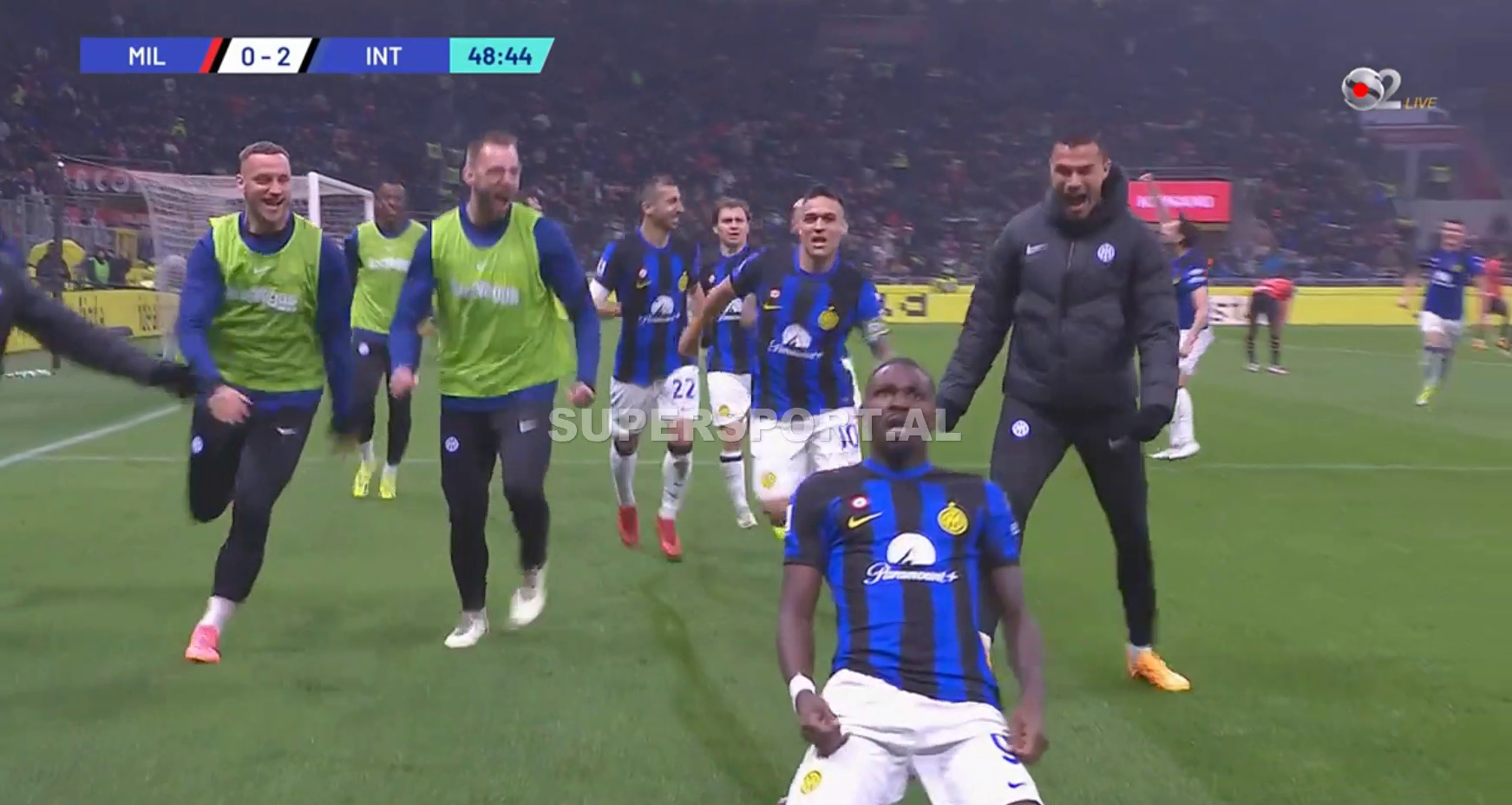 VIDEO  Thuram kalon lehtësisht mbrojtjen e Milan it dhe i dhuron golin e dytë Inter it